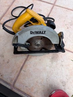 DEWALT corded circular saw