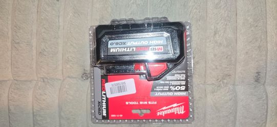 NEW MILWAUKEE M18 HIGH OUTPUT 6AH BATTERY 100$ RETAILS 200