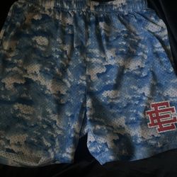 ee Shorts 