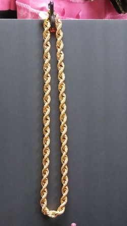 Gold. Plated 32 " chain.