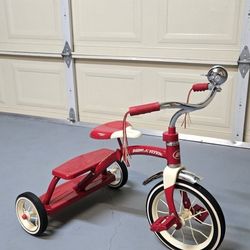 Radio Flyer, Classic Red Dual Deck Tricycle, 12" Front Wheel
