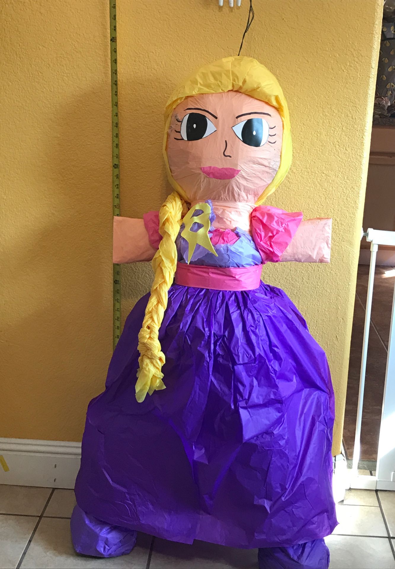 Rapunzel piñata