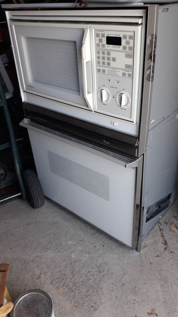 Selling microwave oven whirlpool and stove hood kitchen aid good $ 65 for both