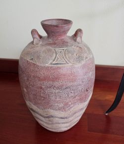 2 Vases and a Stand