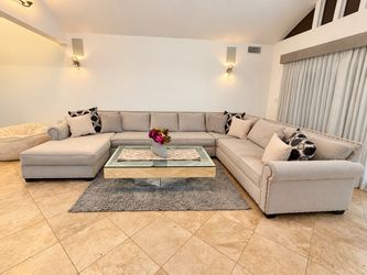 High-End Luxury Sectional Sofa – Like New!