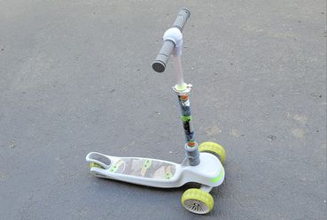 Jenson Disney Grogu 3 Wheel Kids' Kick Scooter