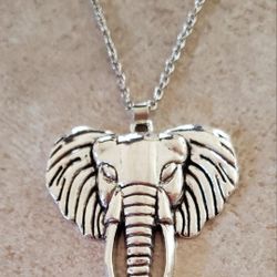 Elephant 🐘 Necklaces 15 Each SHIPPING AVAILABLE 