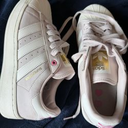 Adidas Super Gender Neutral Women’s 9/ Men’s 7