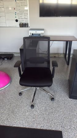Ergonomic desk chair with roller.