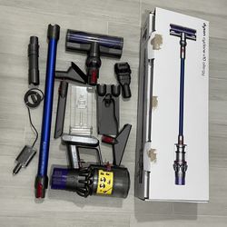 Like New Dyson V10 Allergy + Automotive Kit MO