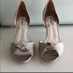 Gray Badgley Mischka 7.7 Satin Heels NWOT