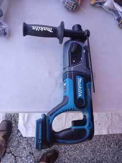 Roto Martillo Makita 18v tres funciones solo herramienta