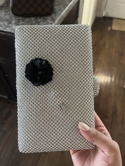 Sparkling clutch with chain strap