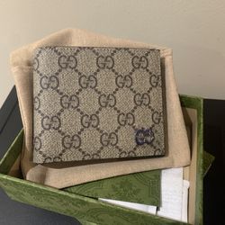 Gucci WALLET WITH GG DETAIL