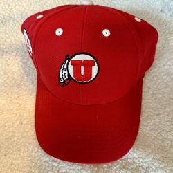 Utah Utes Football Red Baseball Cap NWOT hook and loop closure Pac 12 patch
