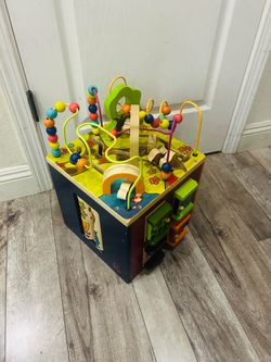 Zany zoo activity center