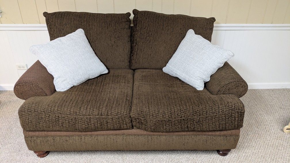 Oversized loveseat
