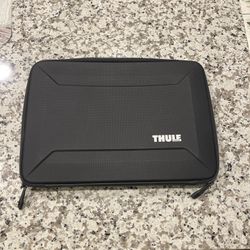 Thule Gauntlet MacBook Pro Sleeve 16", Black