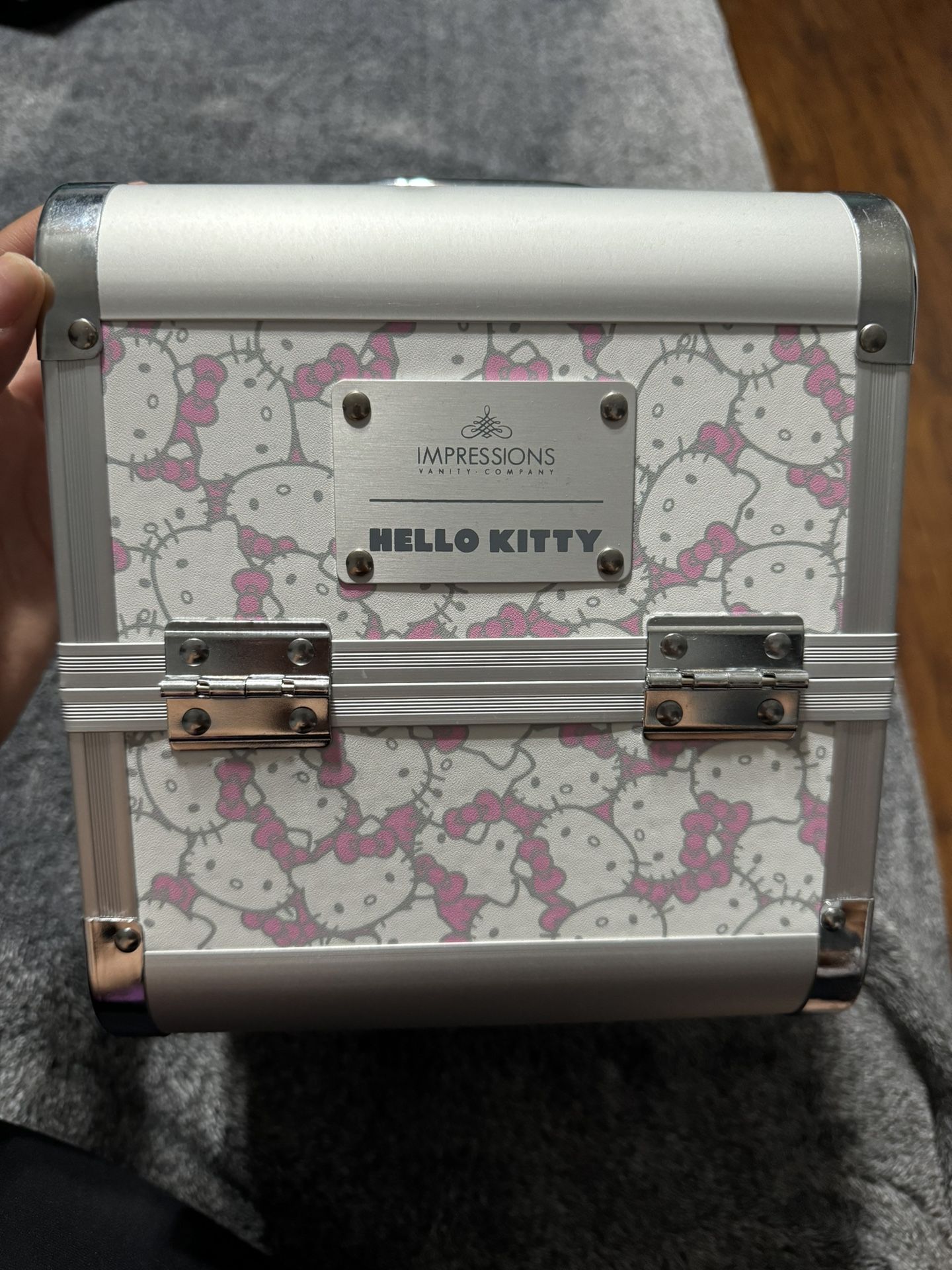 HELLO KITTY IMPRESSIONS VANITY