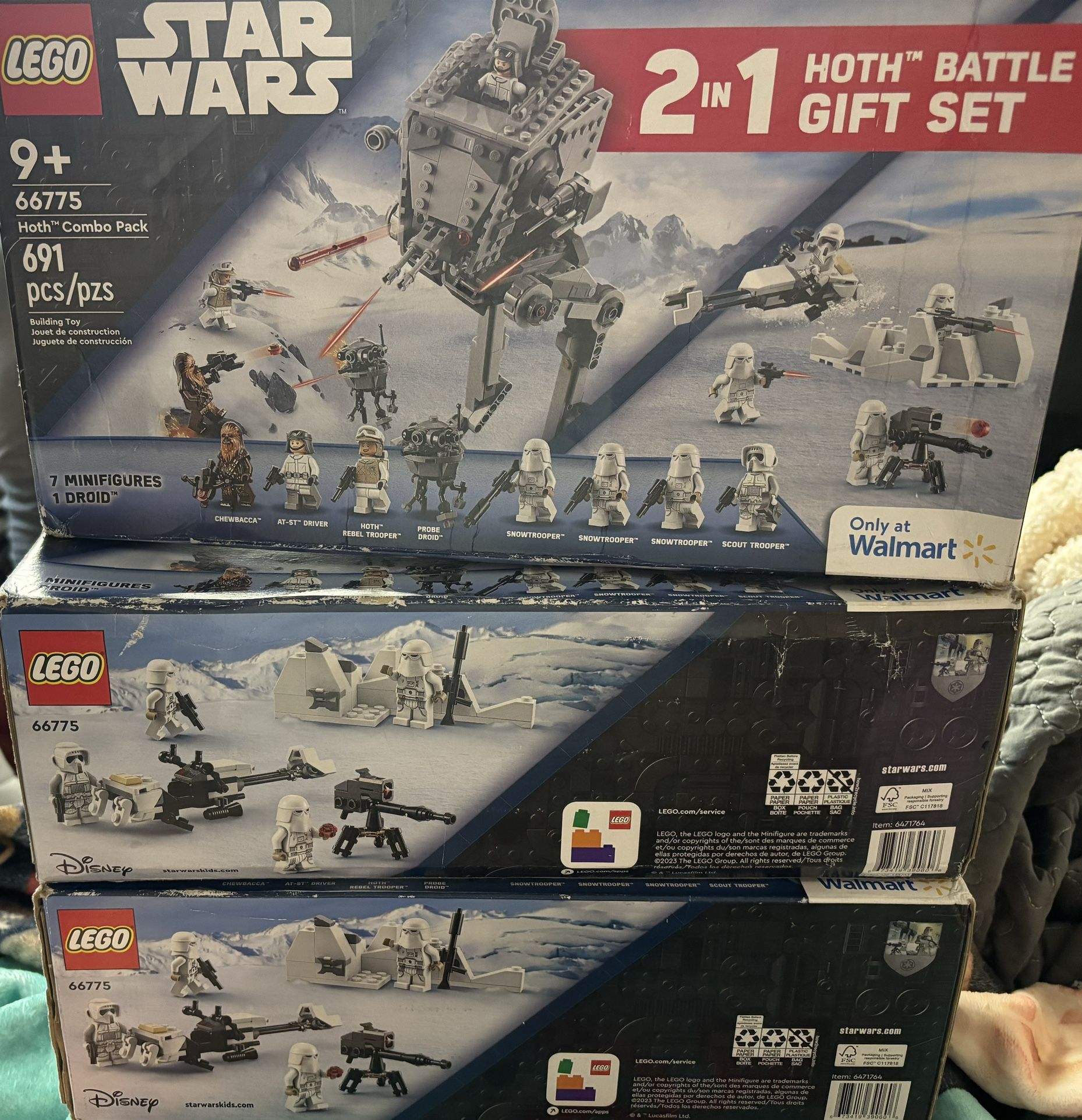Brand New in Box, Lego Star Wars 2 in 1 Hoth Battle Gift Set