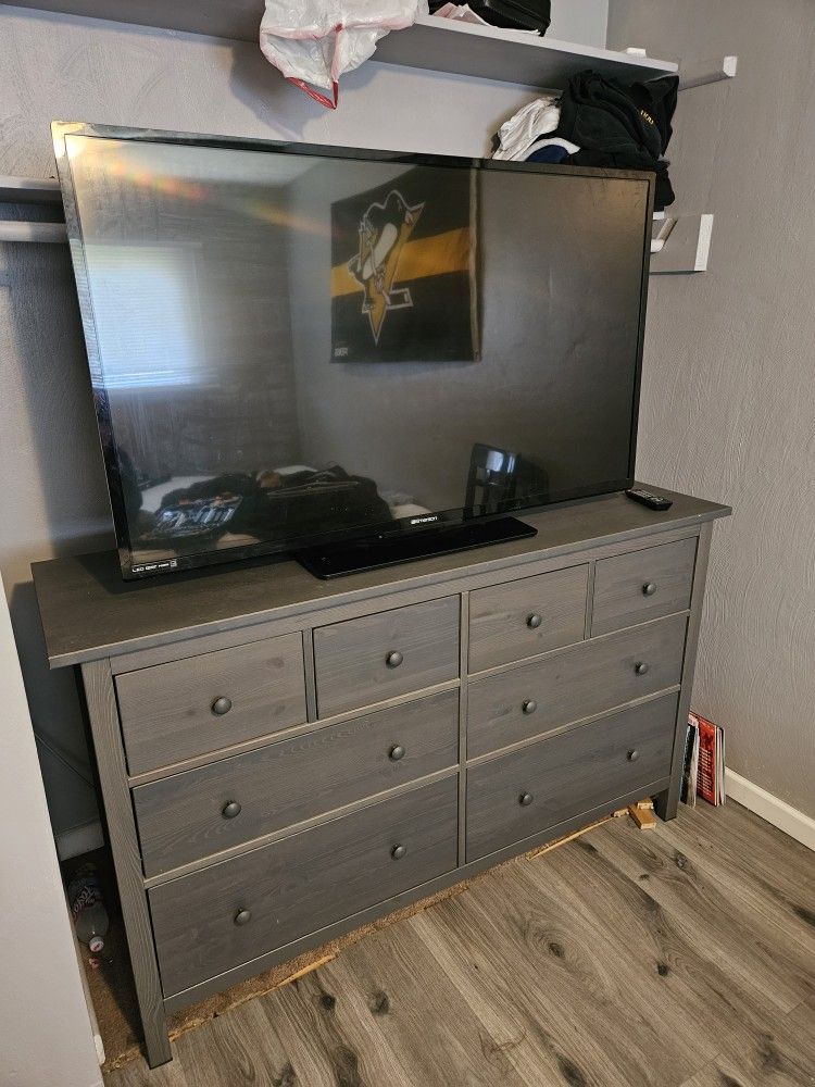 55 Inch Tv, Dresser, Playstation 4 And TV Mount