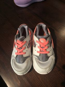 Toddler Nike’s size 9