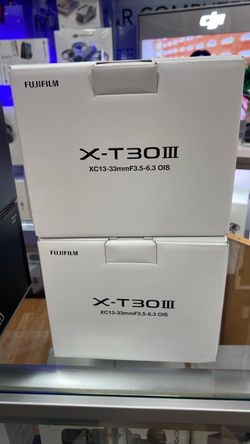 12 Fujifilm X-T300ll KIT99 with 13-33 mm lens