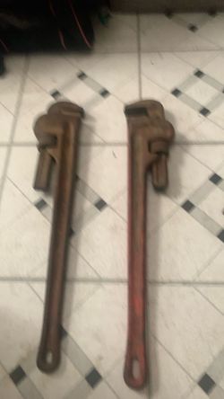 Pipe wrench