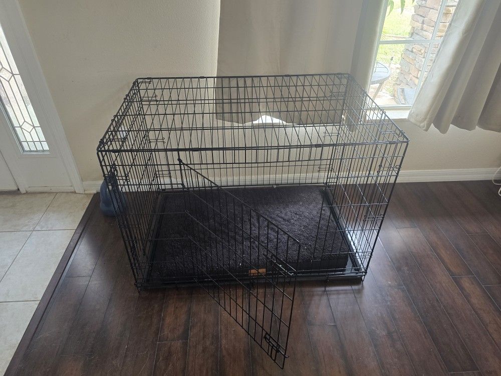 Large Dog Crate - Therapeutic Mattress - Like New