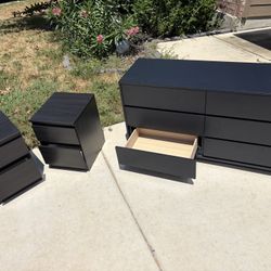 Dresser And Nightstand Set