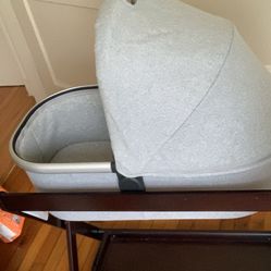 Uppababy bassinet , Top Is Compatible With Other Uppababy Products + Included Stand