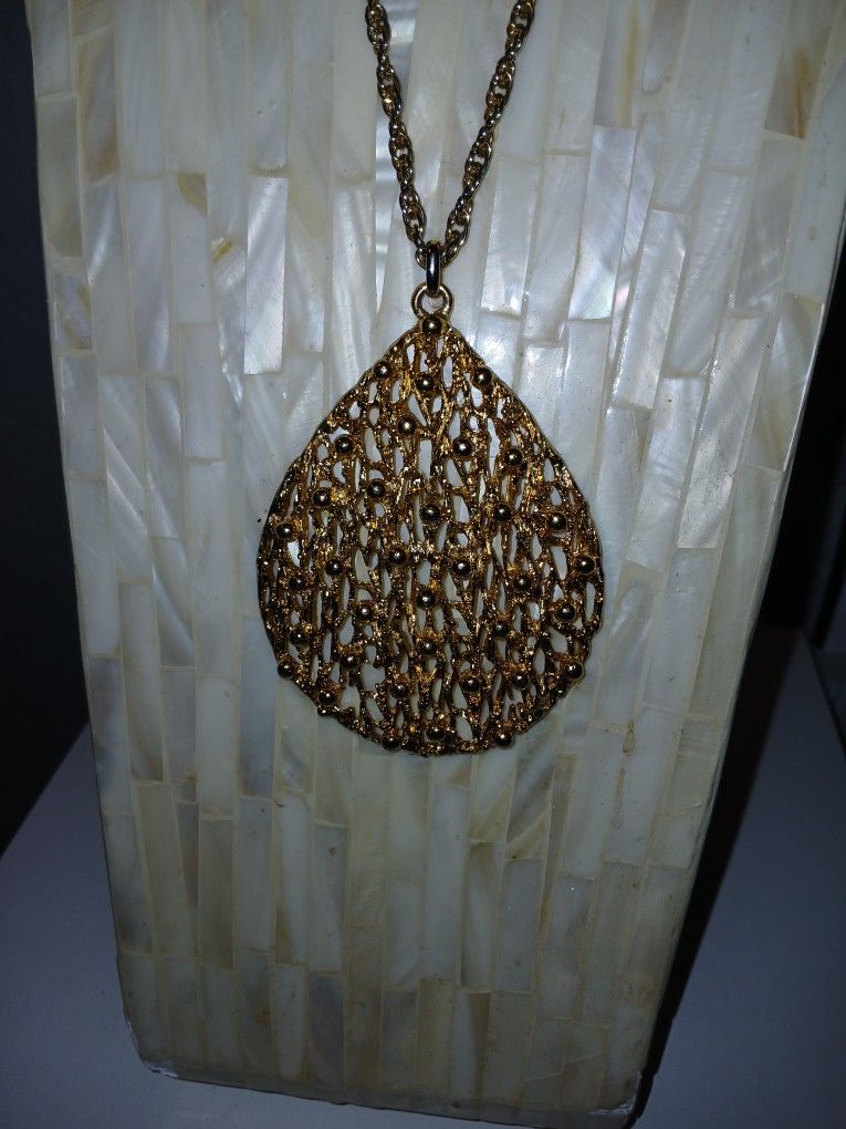 Large Napier Gold Tone Brutalist Tear Drop Pendant Necklace