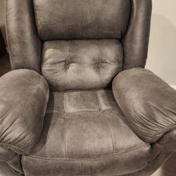 Furniture Only Used For A Year 