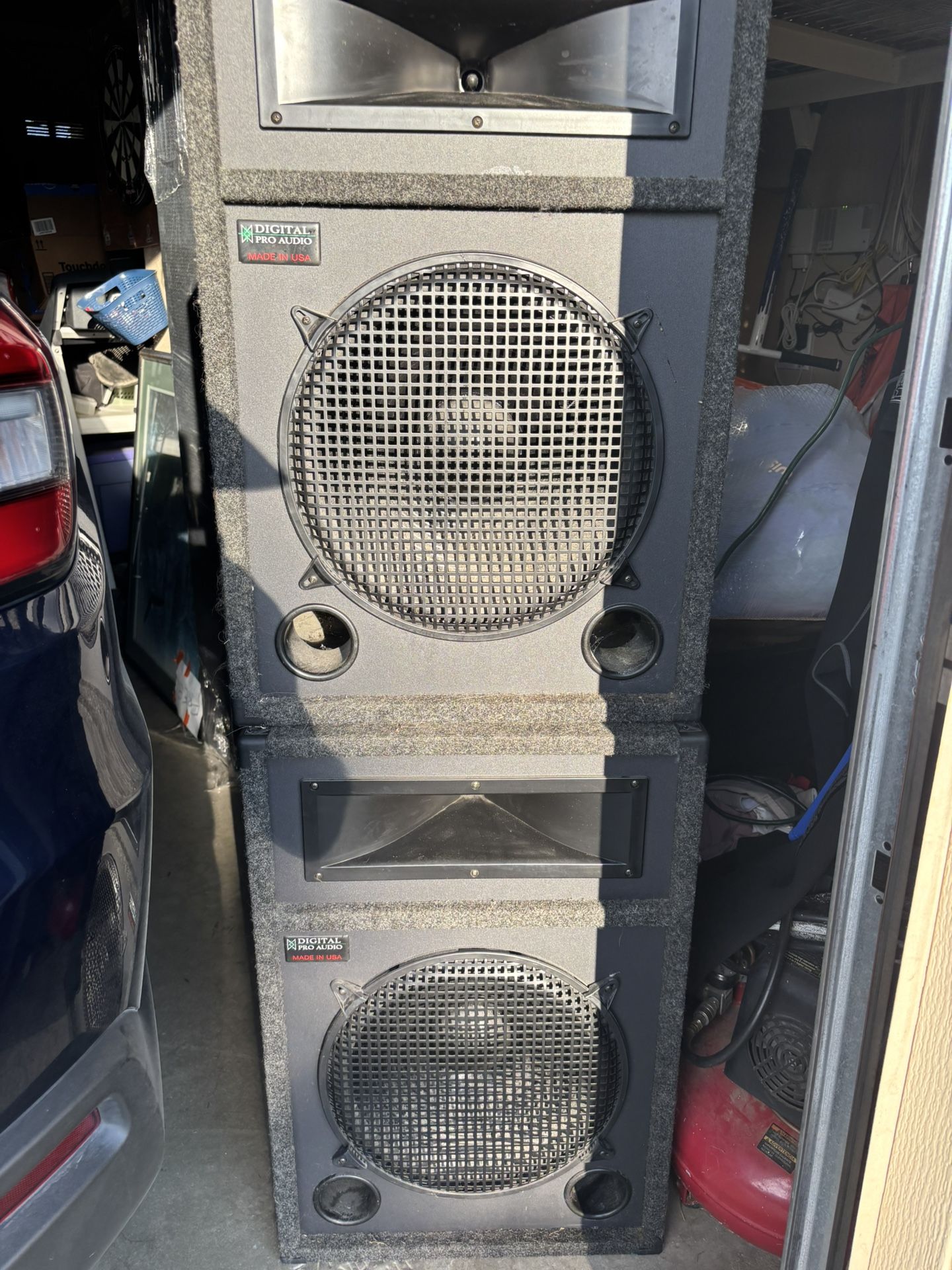 Pair of large speakers good condition 14” Sub
