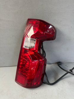 2019 - 2025 CHEVROLET CHEVY SILVERADO 1500 REAR RIGHT PASSENGER SIDE TAIL LIGHT OEM