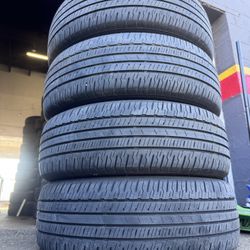225/60R18 Dunlop All Season SUV Tires 