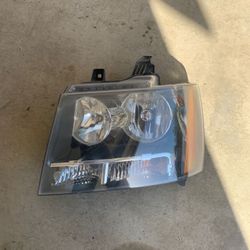 2008 Chevy Tahoe headlight left side