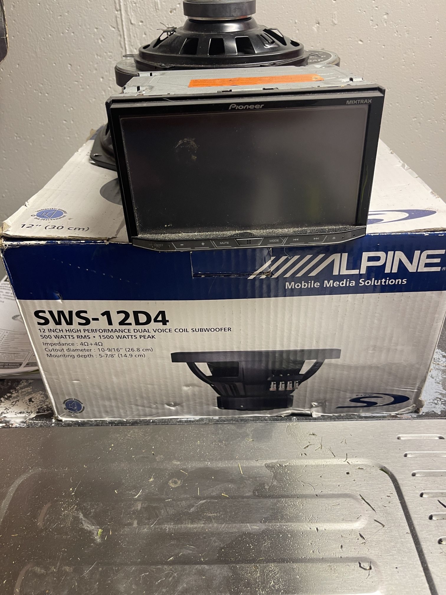 Car Tv/ Stereo Deck With Alpine Speakers