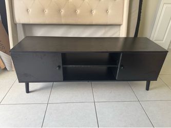 Modern wooden TV stand