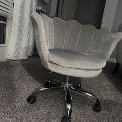 Stylish Gray Tulip-Shaped Desk Chair with Wheels