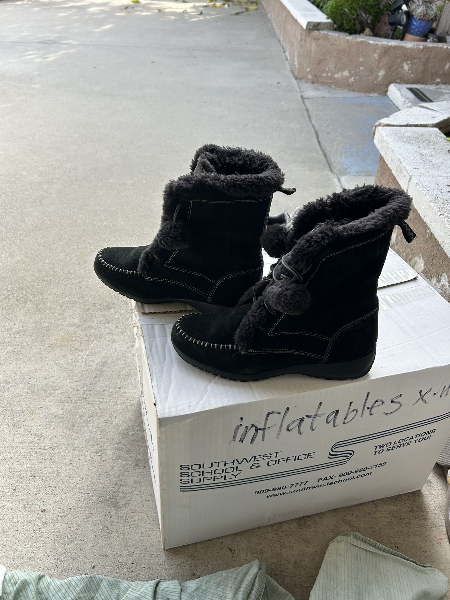 7.5 Black Boots