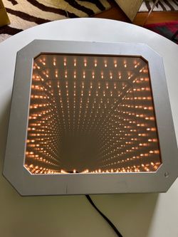 MCM Infinity Mirror Light Balyun Technologies model SIL-2002