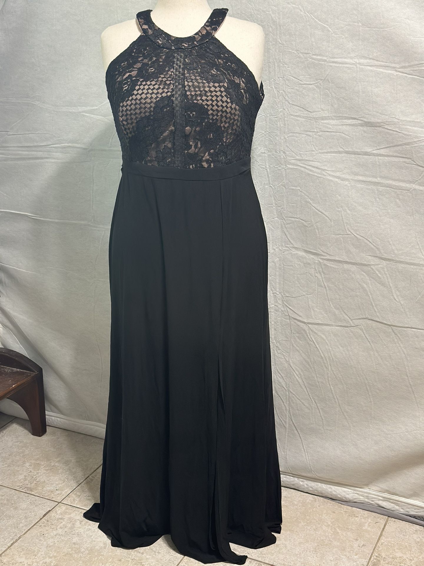 NW Black Sleeveless Gown