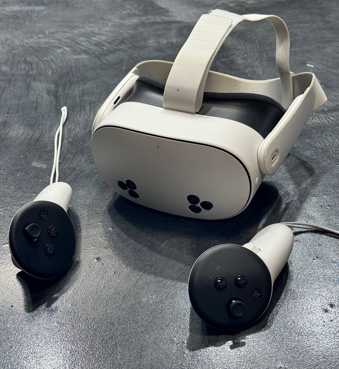 Meta Oculus Quest 3S 128GB VR Virtual Reality Gaming Headset + Controllers