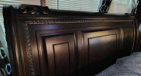 5 Piece King Bedroom Set - DELIVERED - Valraven Ashley Furniture