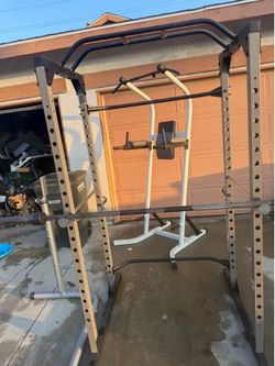 Very nice and strong squat rack with 7 ft Olympic bar. Perfect for squats, bench press, and pull ups.