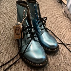 Dr Martens 25279 Blue Metallic Faux Patent Leather 8 Eye Combat Boots Womens 7