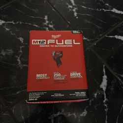 Milwaukee 3/8” Stubby Impact Wrench 