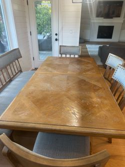 Dining room table that seats 7 to 8 people.  In good condition