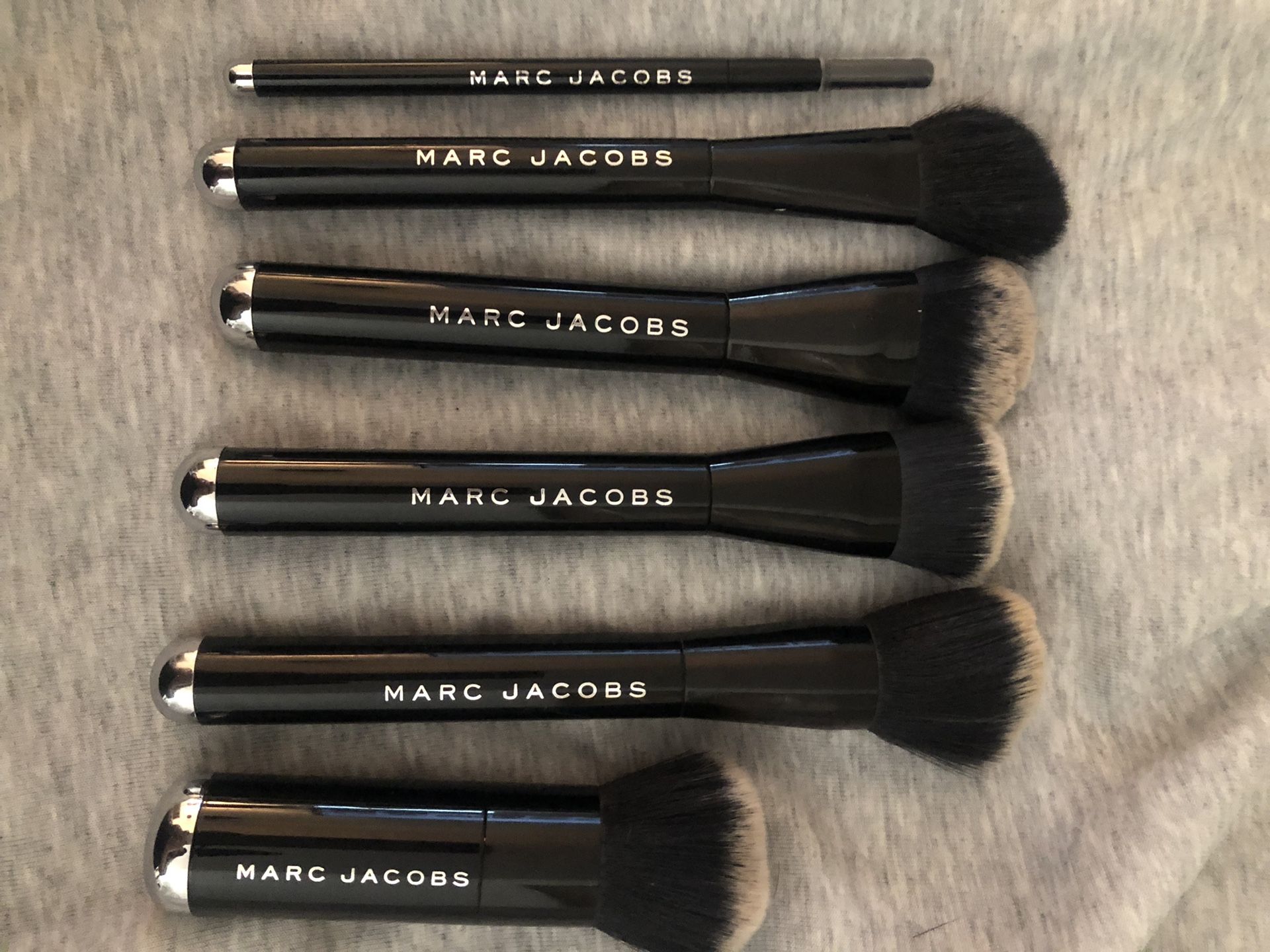 MARC JACOBS MAKEUP BRUSH!